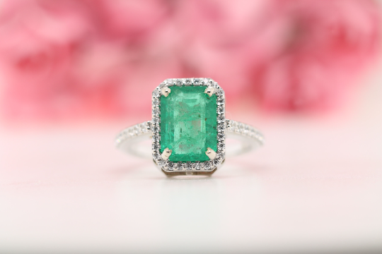 Radiant Elegance Stunning Emerald Gemstone in 9K White Gold Ring - JayKrishna Diamond