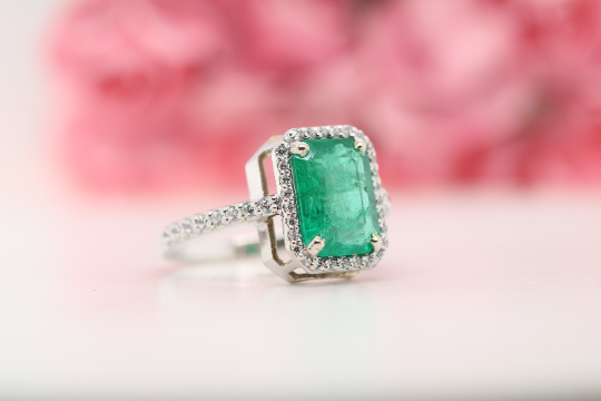 Radiant Elegance Stunning Emerald Gemstone in 9K White Gold Ring - JayKrishna Diamond