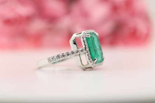 Radiant Elegance Stunning Emerald Gemstone in 9K White Gold Ring - JayKrishna Diamond