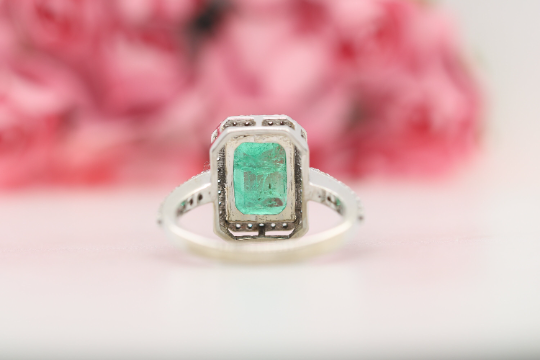 Radiant Elegance Stunning Emerald Gemstone in 9K White Gold Ring - JayKrishna Diamond
