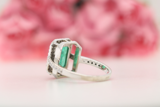 Radiant Elegance Stunning Emerald Gemstone in 9K White Gold Ring - JayKrishna Diamond