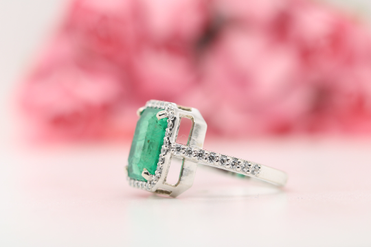 Radiant Elegance Stunning Emerald Gemstone in 9K White Gold Ring - JayKrishna Diamond