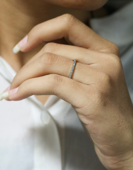 Sparkle and Contrast Salt and Pepper Round Brilliant Cut Diamond Band - JayKrishna Diamond
