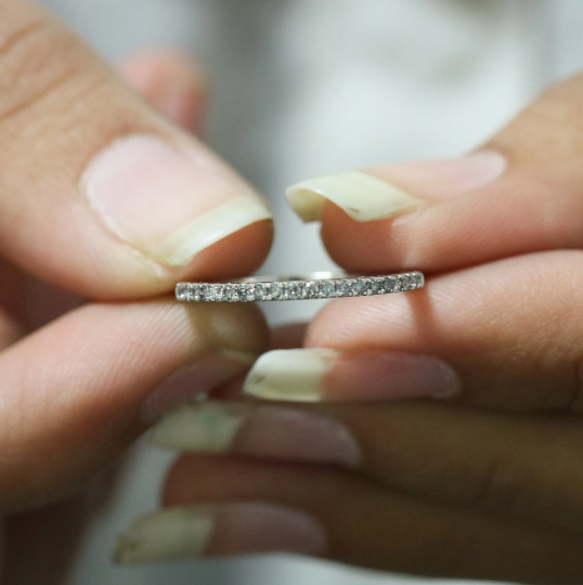 Sparkle and Contrast Salt and Pepper Round Brilliant Cut Diamond Band - JayKrishna Diamond