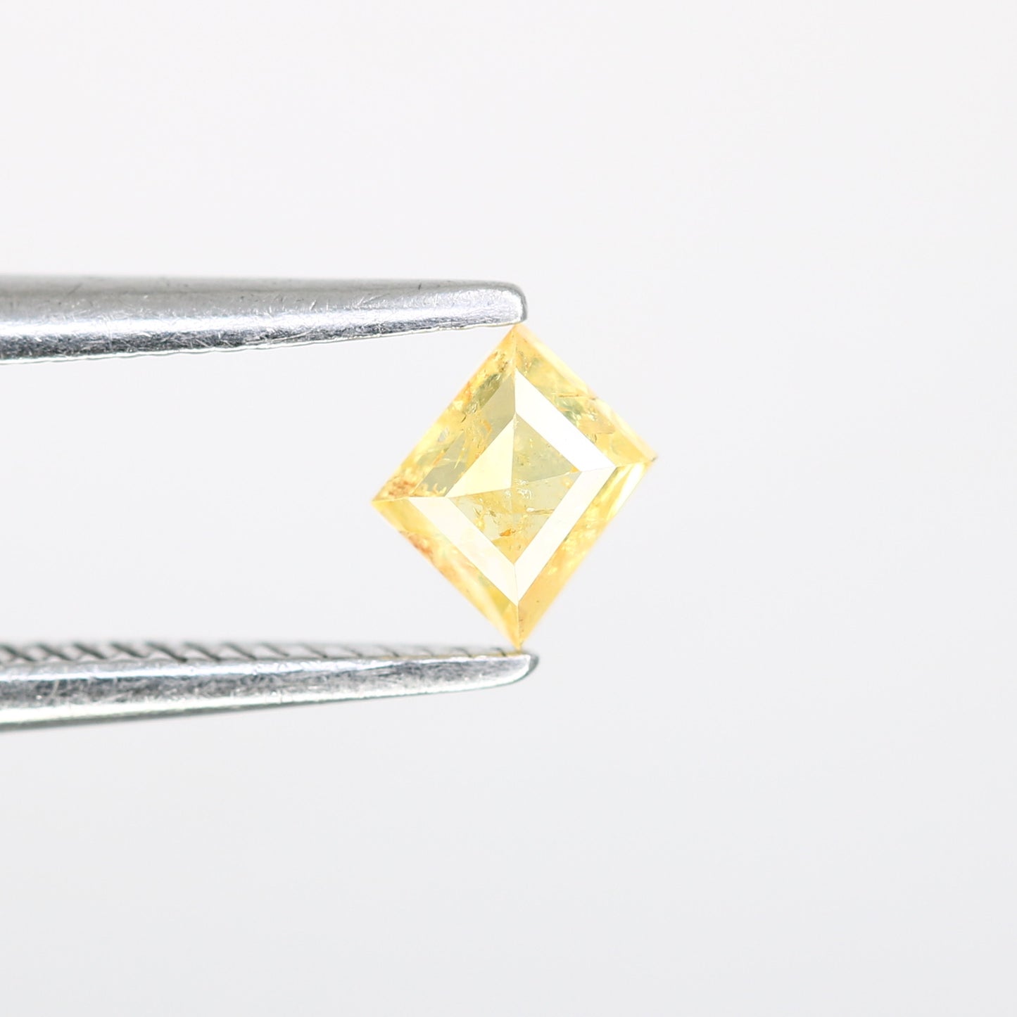 0.28 CT 4.90 MM Kite Shape Natural Fancy Yellow Diamond – Ideal for Designer Rings | Stunning Fancy Yellow Kite Diamond - JayKrishna Diamond