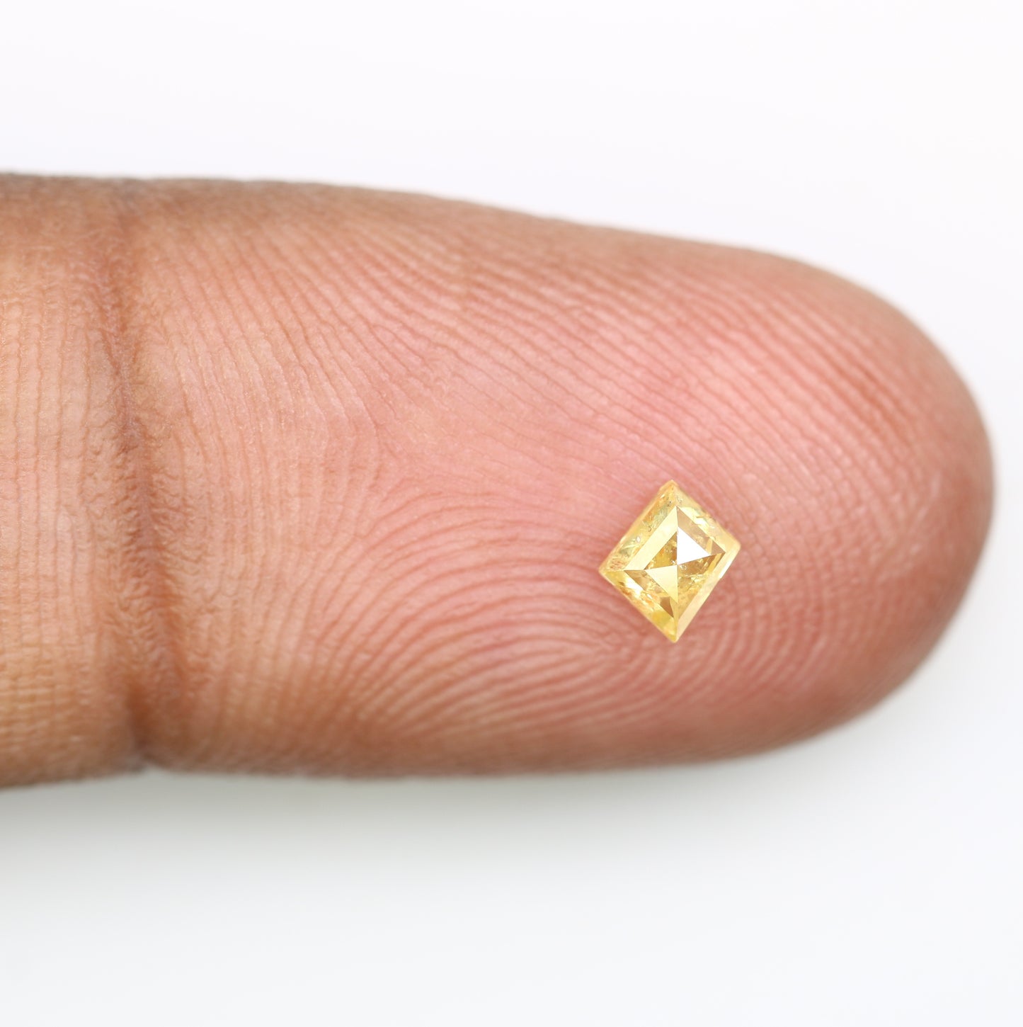 0.28 CT 4.90 MM Kite Shape Natural Fancy Yellow Diamond – Ideal for Designer Rings | Stunning Fancy Yellow Kite Diamond - JayKrishna Diamond