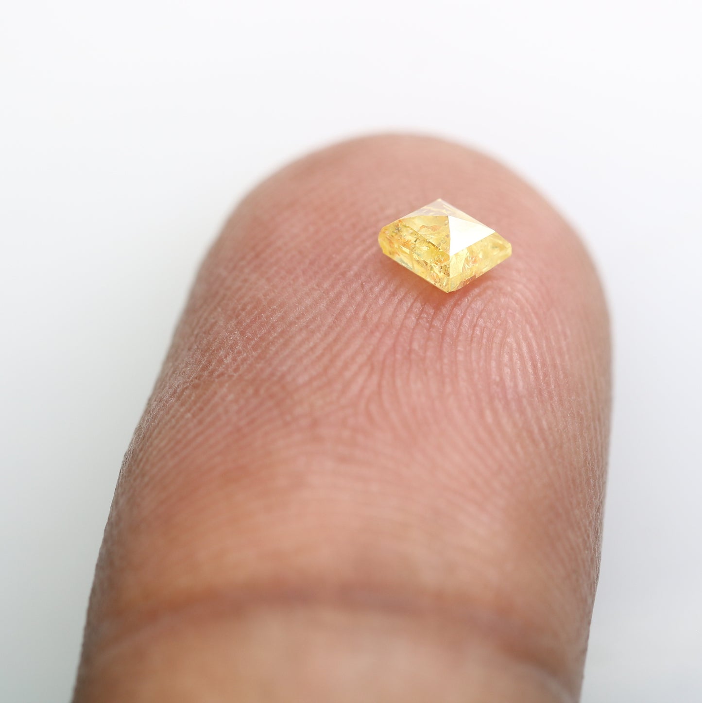 0.28 CT 4.90 MM Kite Shape Natural Fancy Yellow Diamond – Ideal for Designer Rings | Stunning Fancy Yellow Kite Diamond - JayKrishna Diamond