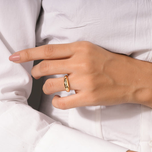The Best Valentine’s Day Ring for Your Girlfriend or Wife: Lab-Grown Diamonds vs Moissanite