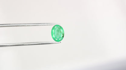 0.99 CT Natural Green Emerald Oval Shape Fancy Gemstone For Designer Jewelry