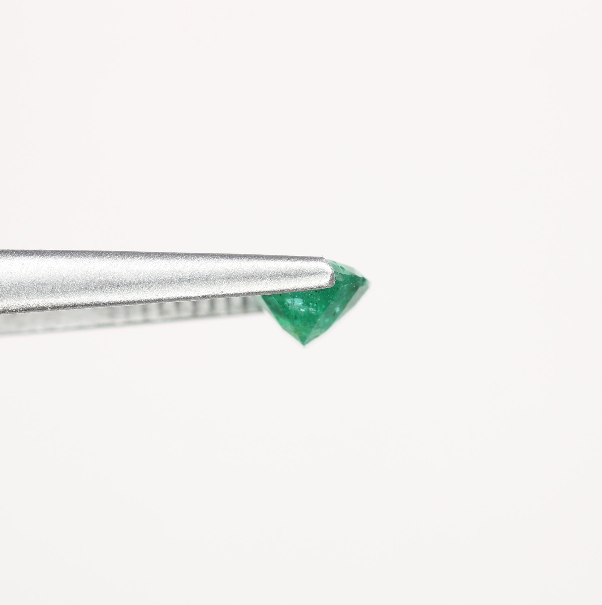 1.19 CT Oval Cut Beautiful Green Emerald Sapphire Gemstone For Wedding Ring - JayKrishna Diamond