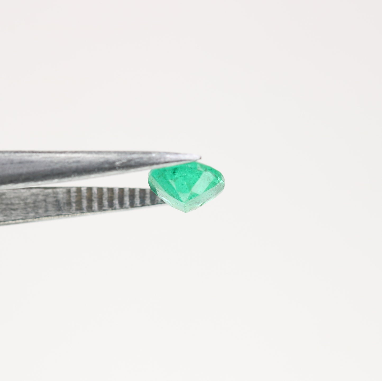 0.81 CT Green Emerald Oval Shape Loose Natural Gemstone For Wedding Ring - JayKrishna Diamond