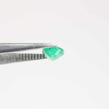 0.81 CT Green Emerald Oval Shape Loose Natural Gemstone For Wedding Ring - JayKrishna Diamond