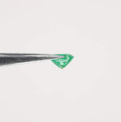 1.05 CT Natural Green Emerald Oval Shape Galaxy Gemstone For Engagement Ring - JayKrishna Diamond