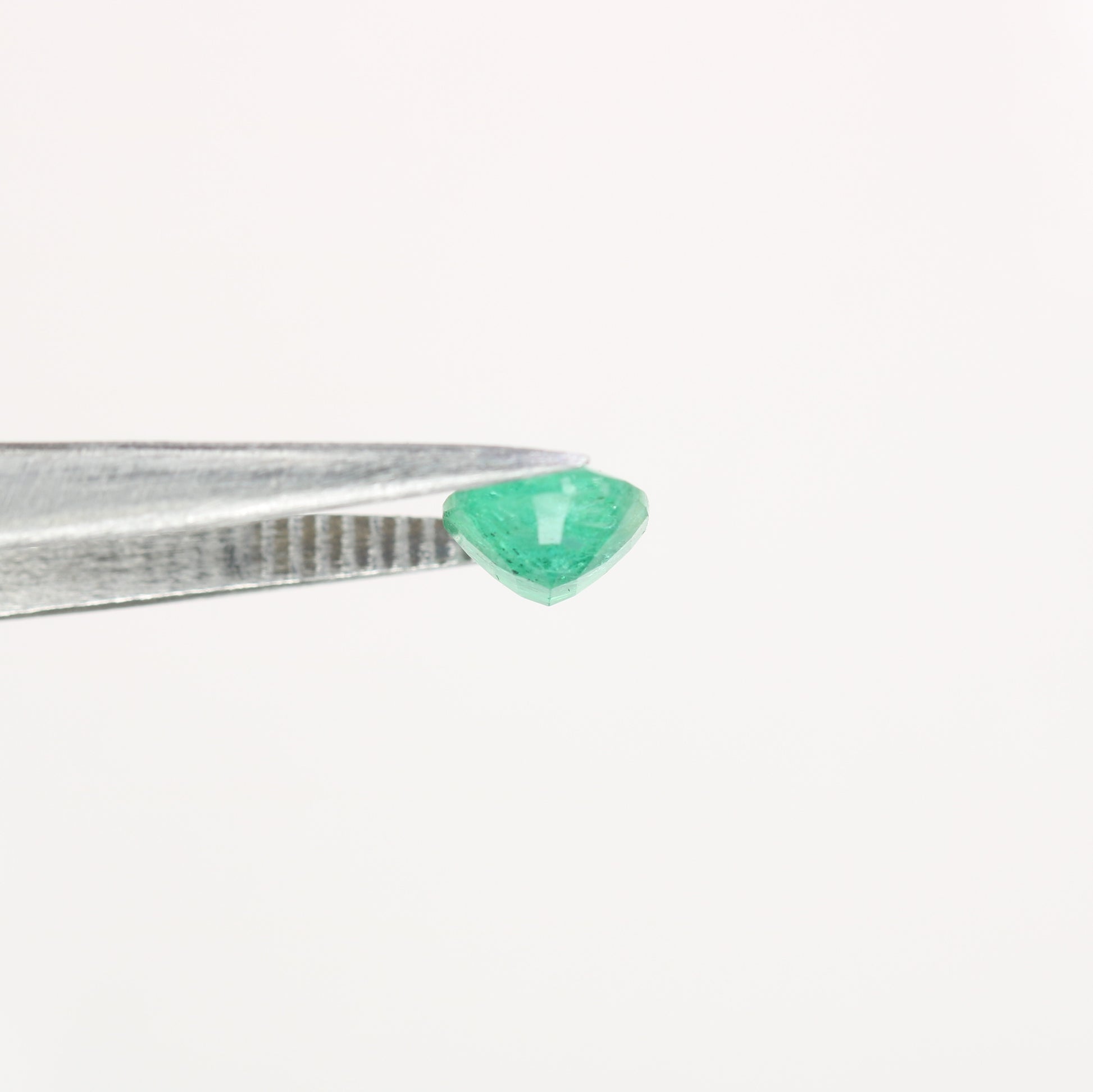 1.09 CT 8.01 CT Natural Green Emerald Oval Cut Gemstone For Wedding Ring - JayKrishna Diamond
