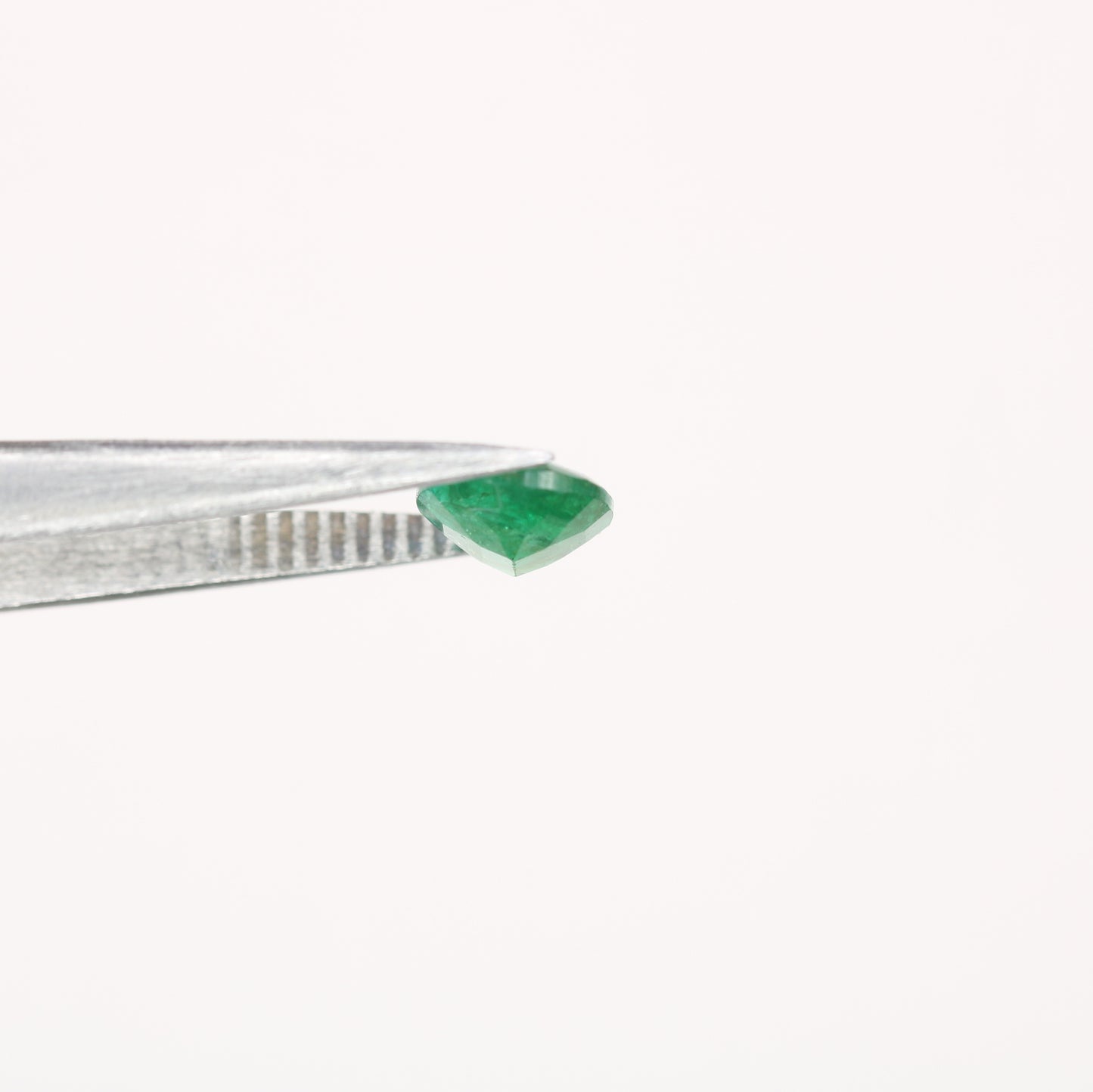 0.91 CT 8.15 CT Natural Green Emerald Oval Shape Fancy Gemstone For Statement Jewelry - JayKrishna Diamond