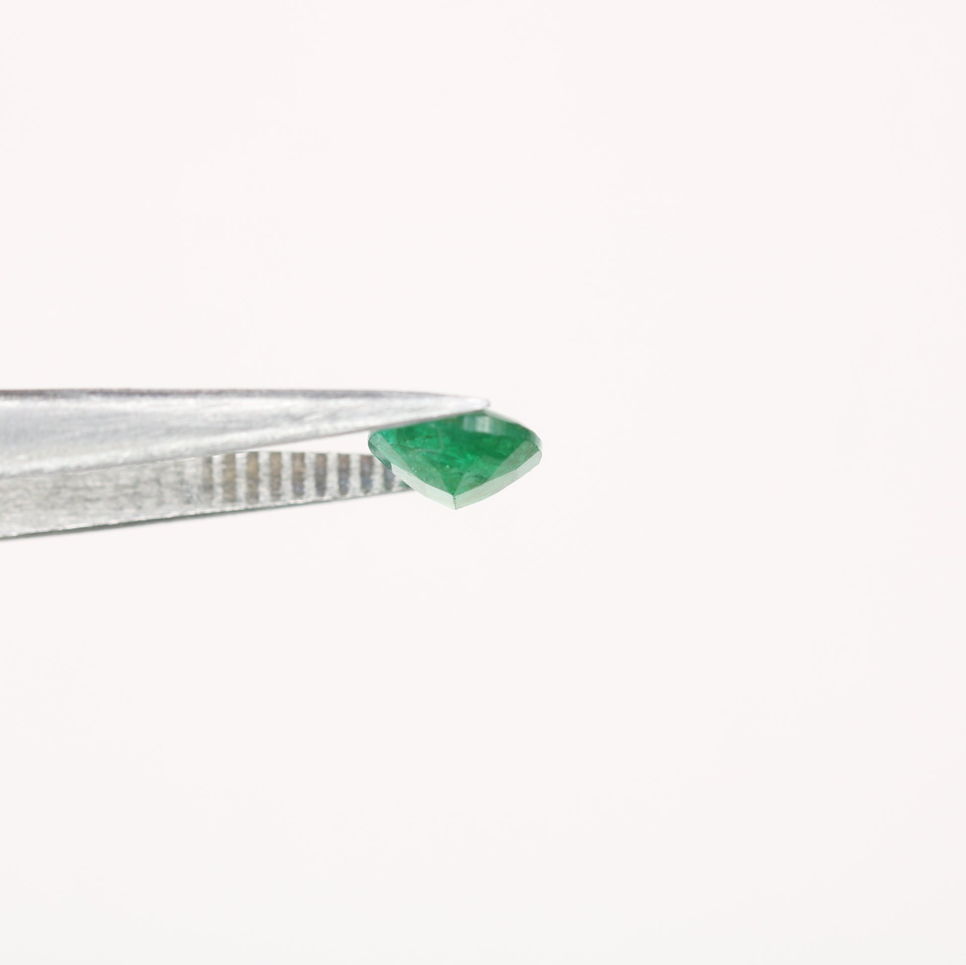 0.91 CT 8.15 CT Natural Green Emerald Oval Shape Fancy Gemstone For Statement Jewelry - JayKrishna Diamond