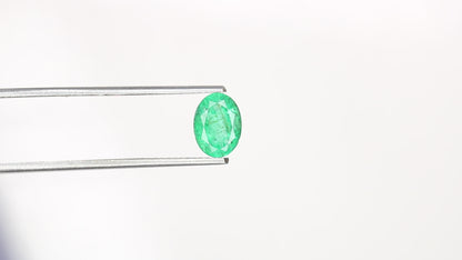 1.19 CT Oval Cut Beautiful Green Emerald Sapphire Gemstone For Wedding Ring
